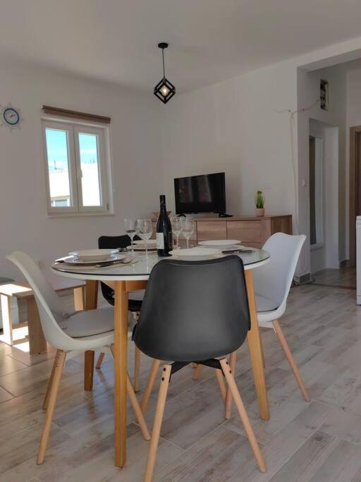 Apartment Marija, New 1Bd Apt With Free Parking สปลิท ภายนอก รูปภาพ